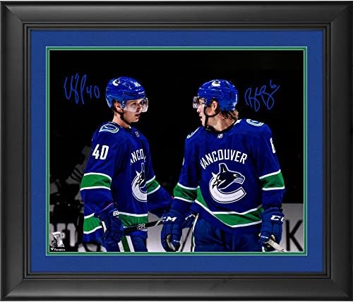 Brock Boeser & Elias Pettersson Vancouver Canucks врамени автограмирани 16 x 20 Фотографија на центарот на вниманието - автограмирана NHL фотографии